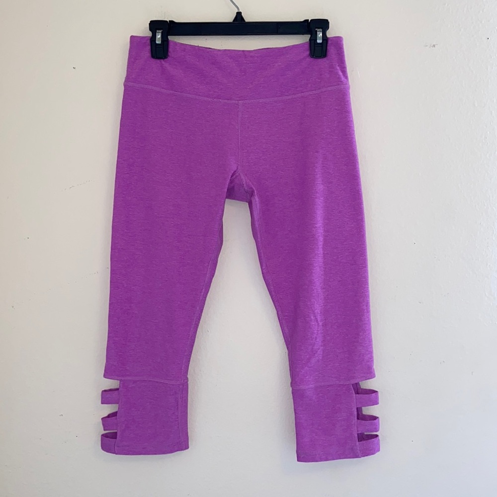 Woman's Size M cropped workout leggings